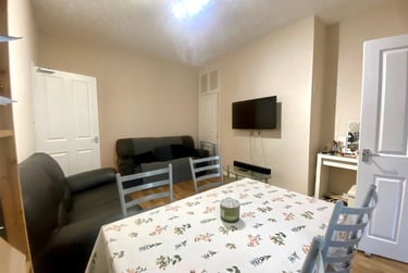 3 bed flat, Warwick Street, Shieldfield, Newcastle, NE65AR - Image 1